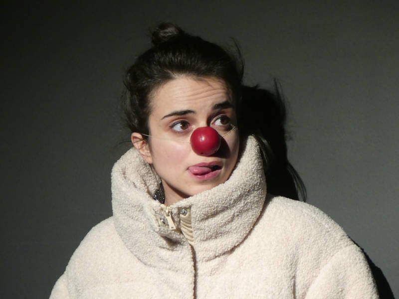 Karen Moreau dans son spectacle de Clown